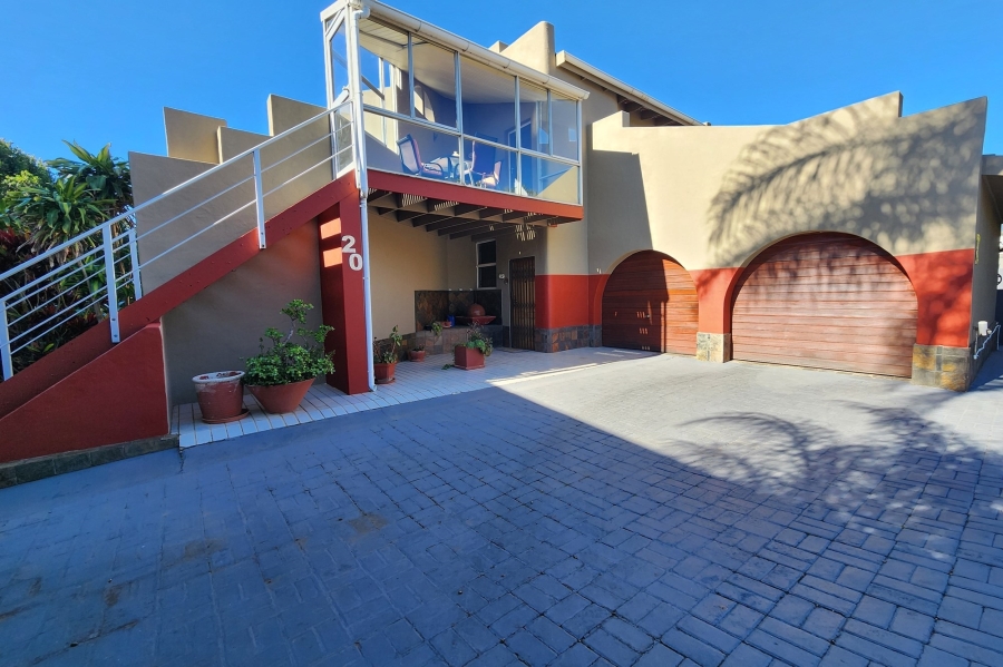 4 Bedroom Property for Sale in Wavecrest Eastern Cape